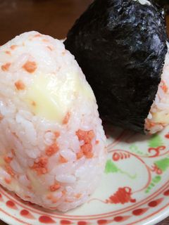 チーズ♡鮭フレークおにぎり-レシピのメイン写真