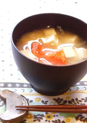 栄養満点☆トマトと豆腐の味噌汁♪-レシピのメイン写真