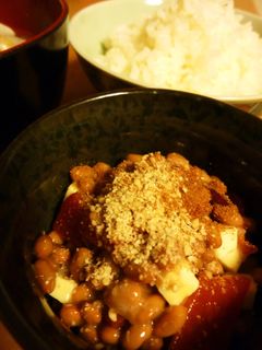 チーズと福神漬け入り納豆~あったかご飯に-レシピのメイン写真