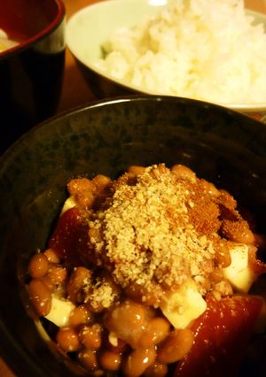 チーズと福神漬け入り納豆～あったかご飯に-レシピのメイン写真