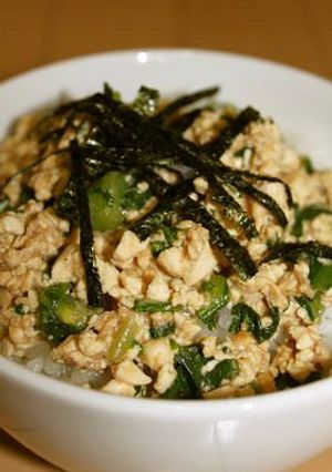 春菊あったらこれ！ツナと豆腐のそぼろ丼-レシピのメイン写真
