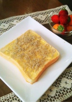 粉チーズが一味違う!しらすチーズトースト-レシピのメイン写真