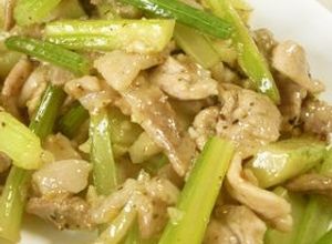セロリと豚肉の塩こしょう炒め-レシピのメイン写真