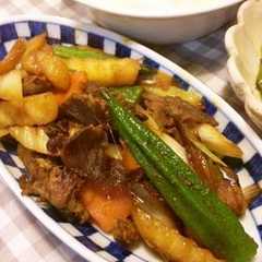 รูปของ 牛肉と冷凍フライドポテトのめんつゆ炒め