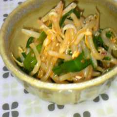 รูปของ 食べるラー油でパパッとナムル♪