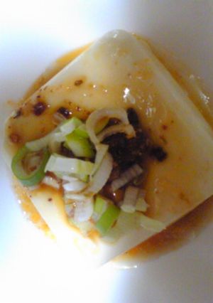 食べるラー油で冷奴-レシピのメイン写真