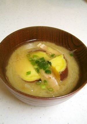 さつまいも・玉ねぎ・ベーコンのお味噌汁-レシピのメイン写真