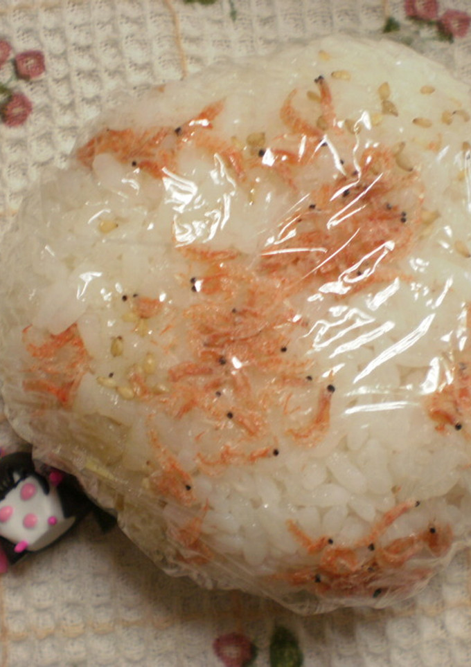 和風の干しエビおにぎり♥-レシピのメイン写真