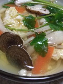簡単!森の香り セリときのこの熱々スープ-レシピのメイン写真