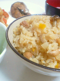 具だくさんの炊き込みご飯♪-レシピのメイン写真