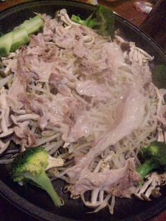 ホットプレートで豚肉ともやしの蒸し焼き-レシピのメイン写真