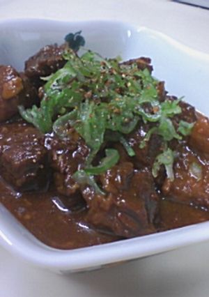 とろける煮汁☆牛肉のにんにく味噌煮込み-レシピのメイン写真