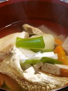 あっさり旨い☆鮭のアラ汁〈塩味〉-レシピのメイン写真