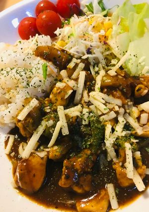 レトルト●鶏バジルソテー＆チーズカレー-レシピのメイン写真