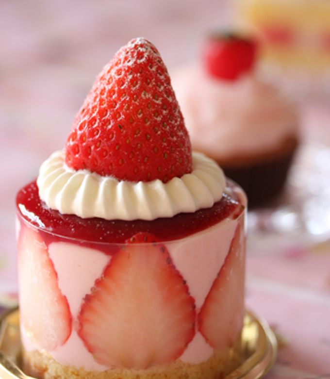 彩り綺麗！　イチゴムースケーキ-レシピのメイン写真