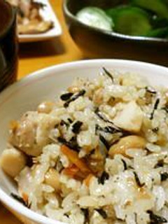 鶏の旨味たっぷり♡ひじきご飯-レシピのメイン写真