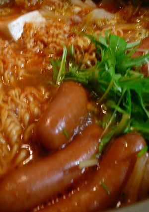 ノンフライ麺 in トマト鍋-レシピのメイン写真