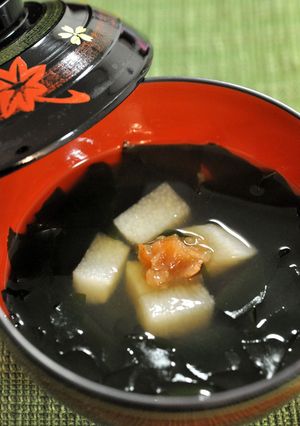 山芋とわかめで♪梅すまし汁-レシピのメイン写真