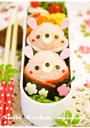 紅白うさぎちゃんおにぎり＊お正月キャラ弁-レシピのメイン写真