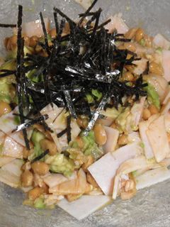 ハムとアボカドのマヨわさ醤油の納豆合え-レシピのメイン写真