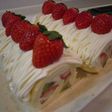 チーズクリームのフルーツロールケーキ