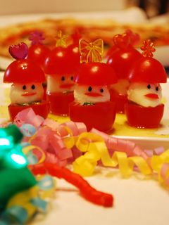 クリスマスサンタ☆カプレーゼピンチョス-レシピのメイン写真