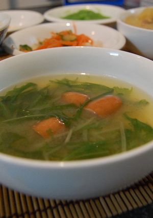 ウィンナーと水菜の味噌汁。ラーメン汁風。-レシピのメイン写真