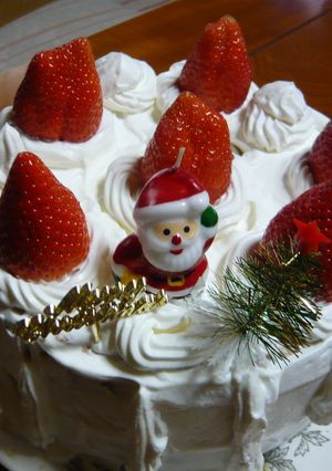 苺とサンタのデコレーションケーキ-レシピのメイン写真