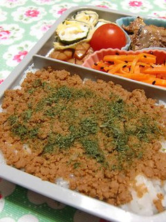 お弁当に❤鶏そぼろ青海苔ごはん-レシピのメイン写真