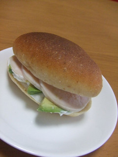 鶏ハムとアボカドとチーズのサンド-レシピのメイン写真