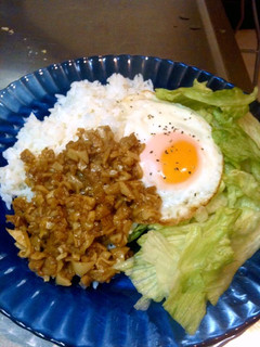 【貧乏飯】餃子破壊飯ガパオ風!-レシピのメイン写真