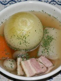 圧力鍋で、丸ごと玉ネギのコンソメスープ煮-レシピのメイン写真