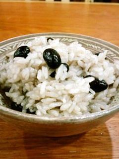 黒豆煮のリメイク♡黒豆ごはん-レシピのメイン写真