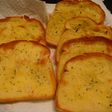 簡単!食パンでガーリックブレッド