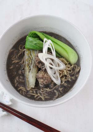 マルちゃんですっぱ辛黒ゴマ坦々麺-レシピのメイン写真