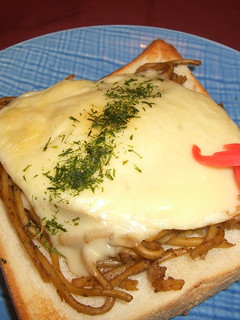 石巻チーズやきそばパン-レシピのメイン写真