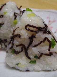 青ねぎと塩昆布のおにぎり-レシピのメイン写真