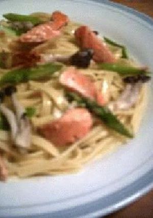 パスタ・鮭＋アスパラのクリームソース-レシピのメイン写真