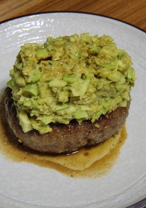 アボカドの鬼おろしソースがけハンバーグ-レシピのメイン写真