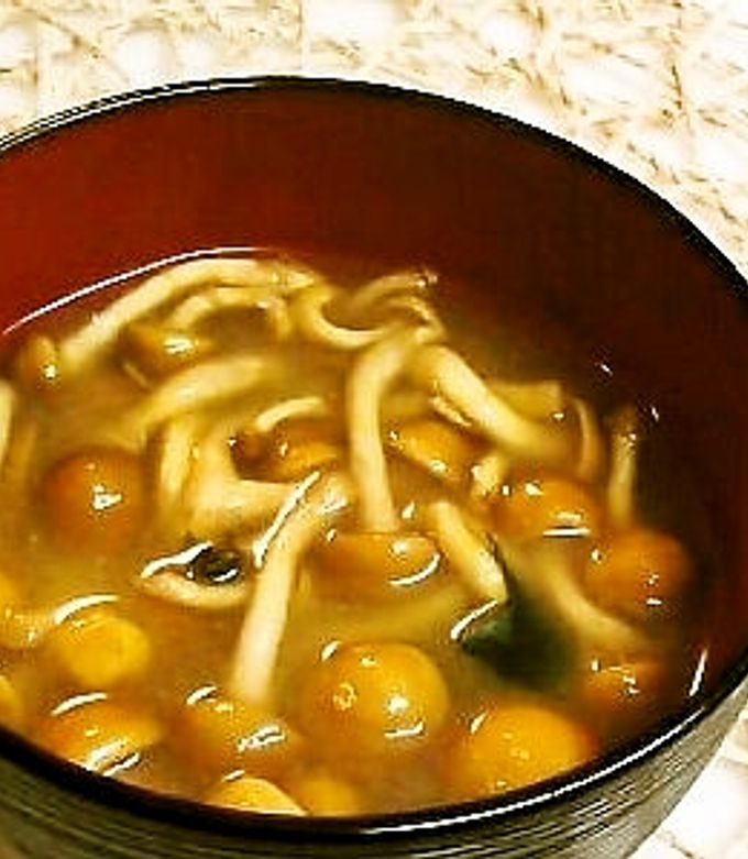 なめこの味噌汁 わかめとなめこの味噌汁（なめこ汁） by ぷくっとぷくまる