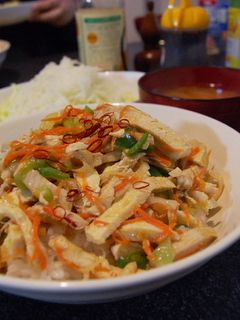 茹で鶏胸肉と細切り野菜のナンプラー風味丼-レシピのメイン写真