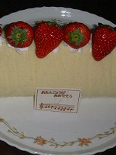 ★.。・:*:・ふわっふわのロールケーキ by-娘のBirthday Cake。・:*:・゜`★.-レシピのメイン写真