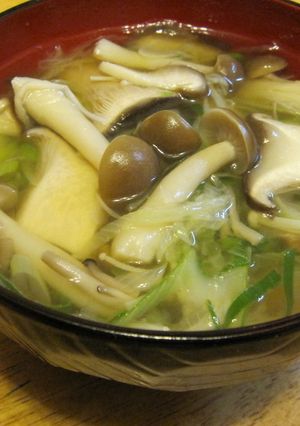 鶏がらで美味しい!きのこたっぷりスープ♪-レシピのメイン写真