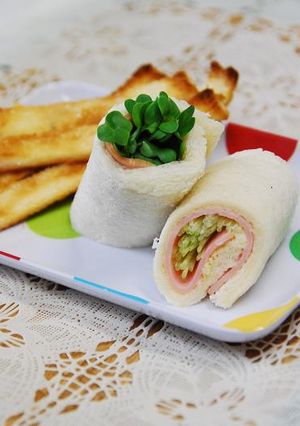 かいわれハムの♦ロールサンド◆・.-レシピのメイン写真
