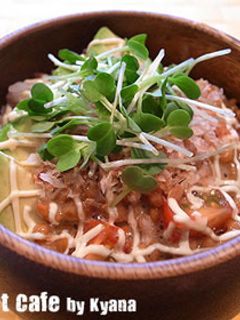 美肌♥おかか風味のアボカドトマト納豆丼-レシピのメイン写真