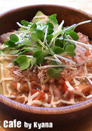 美肌♥おかか風味のアボカドトマト納豆丼-レシピのメイン写真