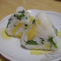 基本からアレンジまで！思わずつくりたくなる「黄金 おにぎり」の