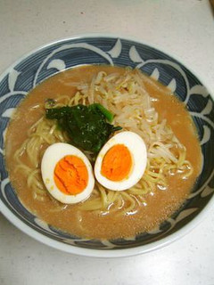 市販の生ラーメンをアツアツで♪-レシピのメイン写真