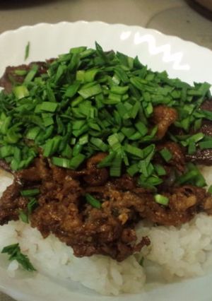生ニラで食べるスタミナ焼肉丼♪-レシピのメイン写真