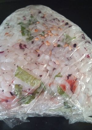 うめ〜☆梅しそおにぎり お弁当、ランチに-レシピのメイン写真
